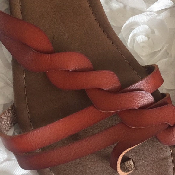 Braided strapped sandals! - Picture 2 of 4